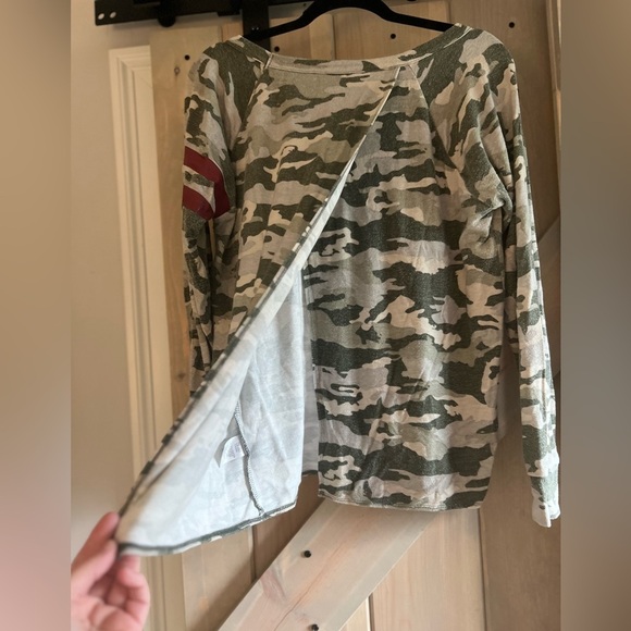 Chaser Camo Split Back Tee - Picture 8 of 8